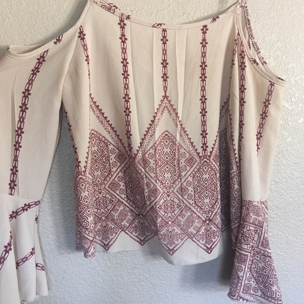Off the shoulder top - Picture 3 of 4